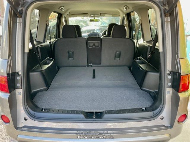 後席を倒せば大きなものも詰め込めます 日産 ラフェスタ