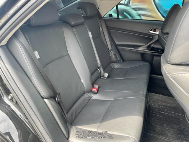 セカンドシートは足元に余裕があり、リラックスできる空間となっております。 トヨタ マークX