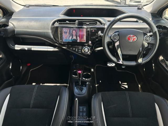 インテリアは、センタークラスターやサイドレジスターなどにピアノブラック塗装を施して質感を高める トヨタ アクア