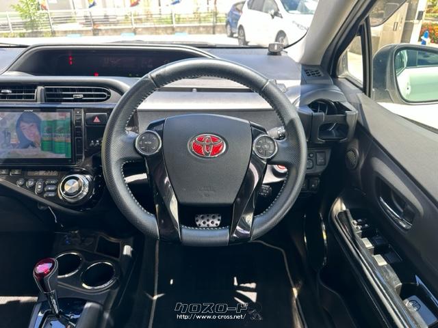 革巻きステアリングで高級感を演出 トヨタ アクア