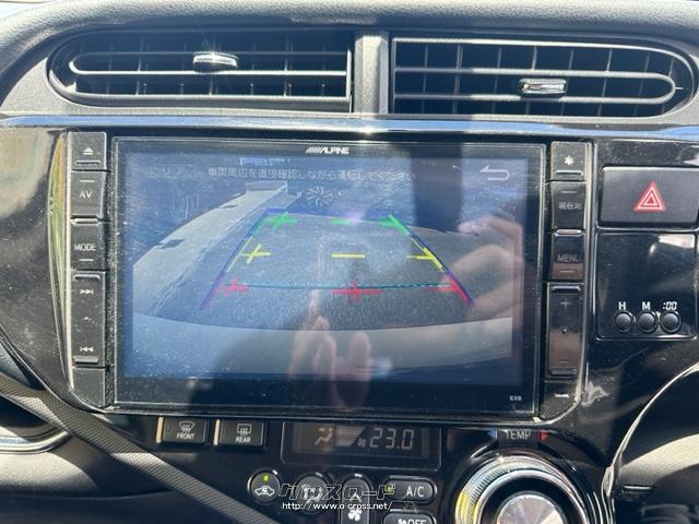 バックカメラ搭載なので見えずらい後方の運転も安心です。 トヨタ アクア