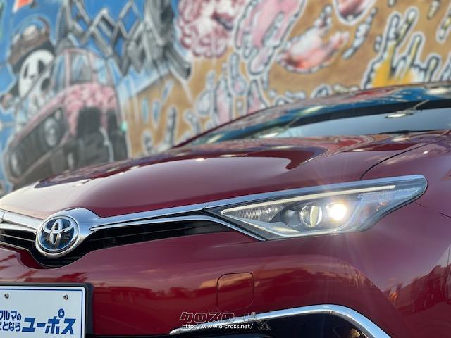 ヘッドランプを強調するメッキモールを配したアッパーグリルやバンパーコーナー部まで開口を広げたフロントロアグリル、水平基調のリヤバンパーなどにより存在感を強調した トヨタ オーリス