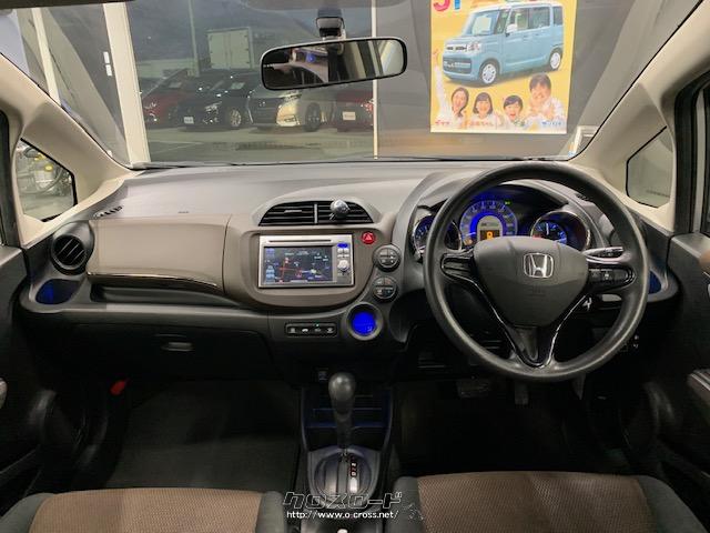 上質なインテリアを演出するLEDコンソールライトやLEDドリンクホルダーイルミネーションを標準装備 ホンダ フィットシャトルハイブリッド