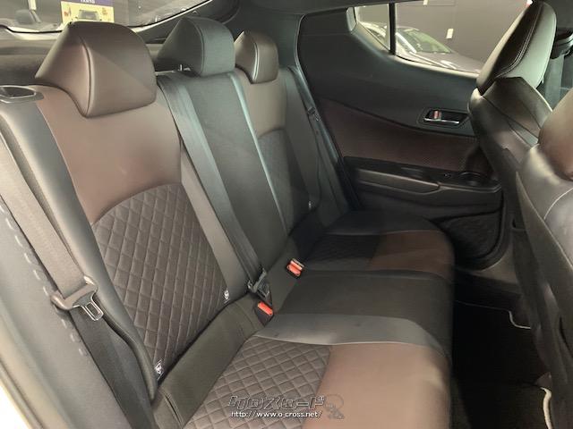後席も広々快適です トヨタ C-HR