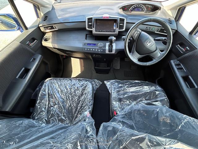 シートとドアライニング、インパネ加飾を明るいシナモンカラーにコーディネート ホンダ フリード