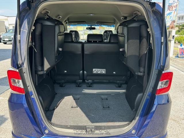 3列目シートを倒して広々収納 ホンダ フリード
