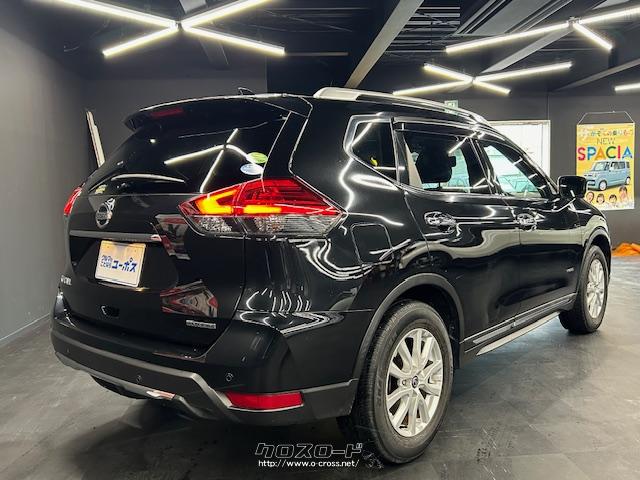 エクステリアには、日産デザインを象徴する「Vモーション」を拡大し、グリルからエンジンフードへとキャラクターラインを連続させることで、よりタフさを表現。 日産 エクストレイル