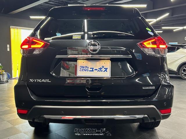 ハイビーム/ロービーム共にプロジェクターを採用し、よりハイテクノロジーな印象と、ブラックハウジングで輪郭を強調することで、精悍な印象としたヘッドランプとリヤコンビランプとなった。 日産 エクストレイル