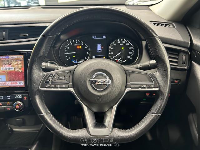 程よい太さの革巻きステアリング。 日産 エクストレイル