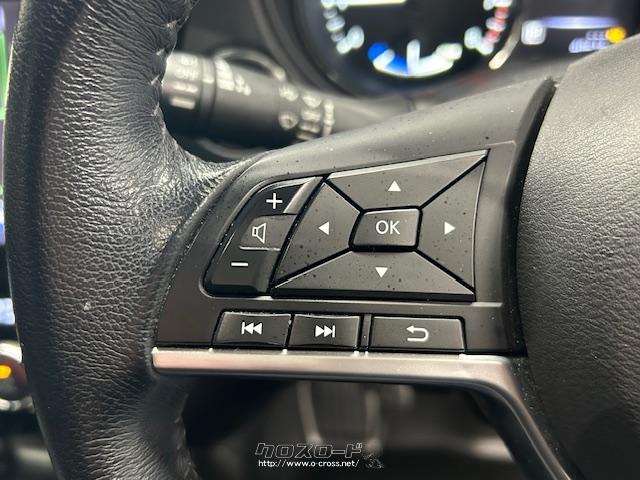 ハンドルを握ったままオーディオ操作もできます。 日産 エクストレイル