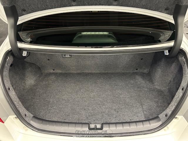 ゴルフバックも収納できます。 ホンダ アコードハイブリッド