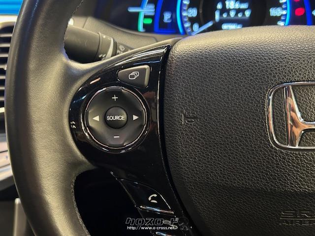ハンドルを握ったままオーディオ操作もできます。 ホンダ アコードハイブリッド