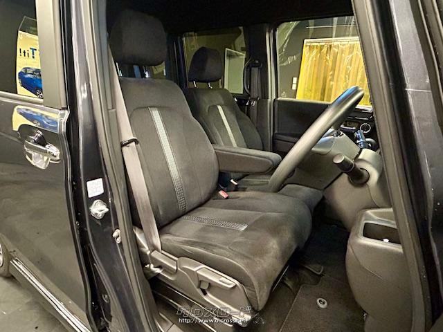 座高調整ができますので様々な方に運転しやすい設計。 ホンダ N-BOX