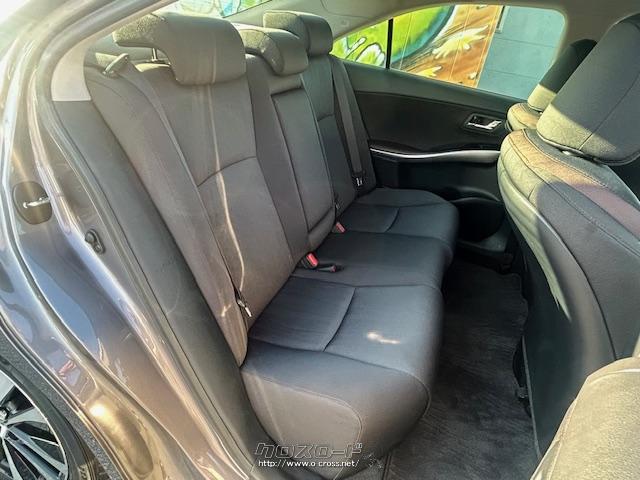 後部座席は足元、頭上とも広く快適です。 トヨタ SAI