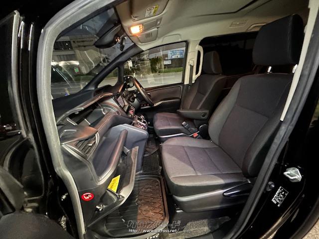 収納も多数ございます。 トヨタ ヴォクシー