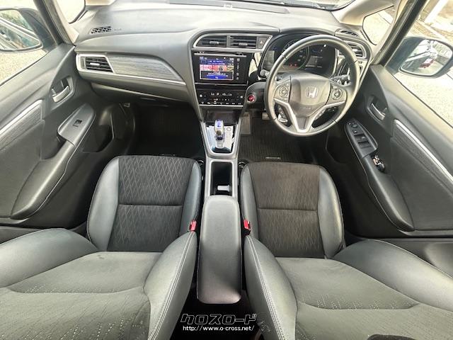 黒を基調とした落ち着いた雰囲気の内装。 ホンダ シャトル