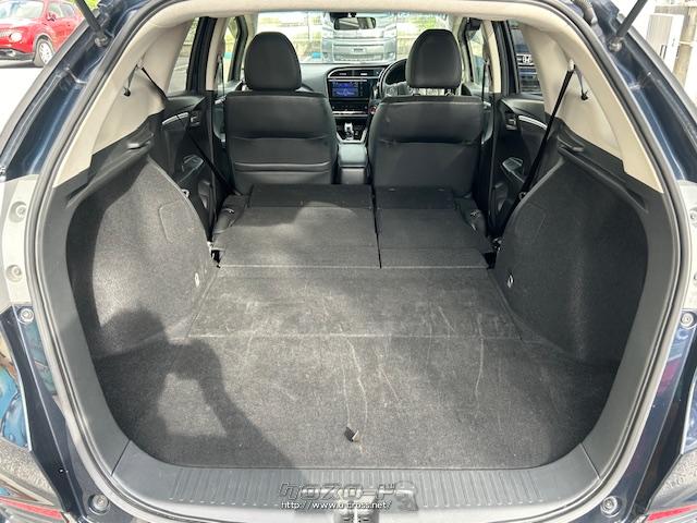 後部座席を倒すと更に広いスペースがうまれます。 ホンダ シャトル