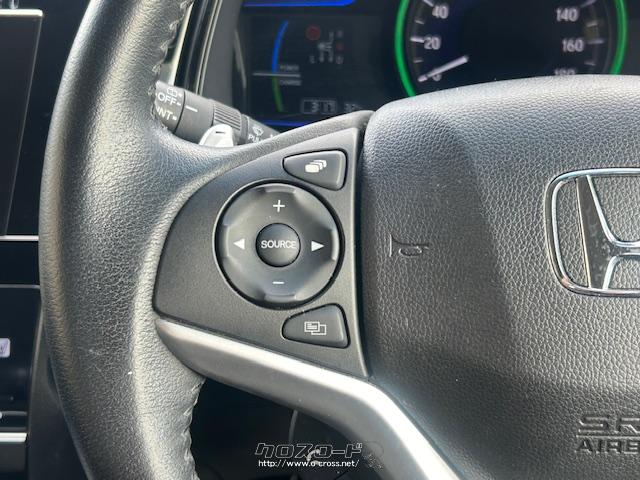 ハンドルを握ったままオーディオ操作もできます。 ホンダ シャトル