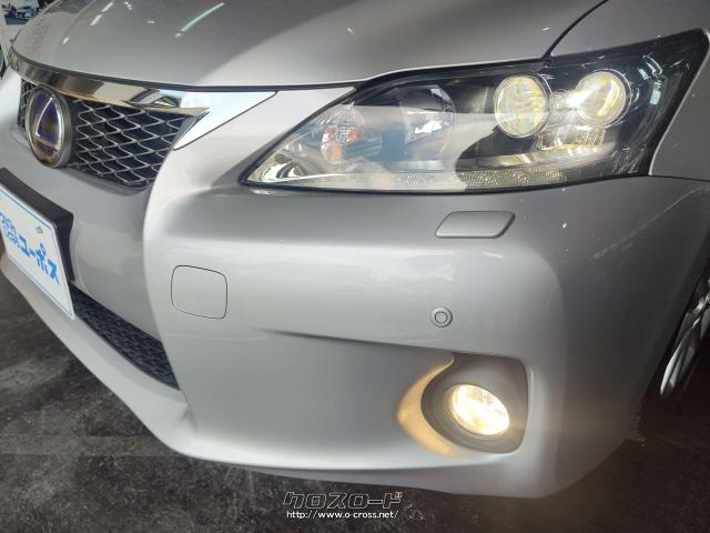 HIDヘッドライト付きで夜間の道路をも明るく照らします レクサス CT