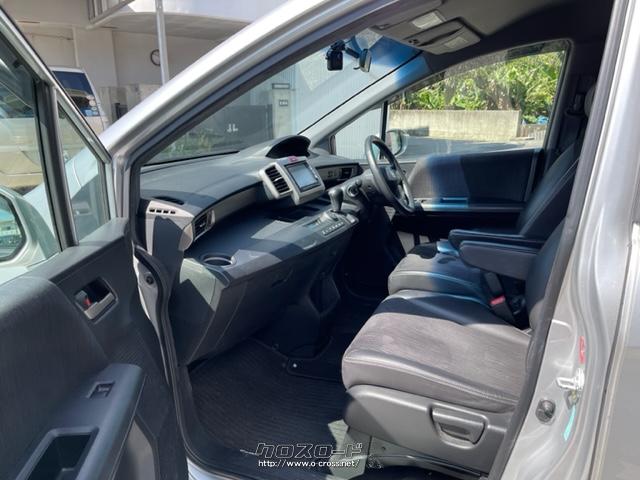 助手席にも肘置きが付いておりますのでくつろぐことができます。 ホンダ フリードスパイクハイブリッド