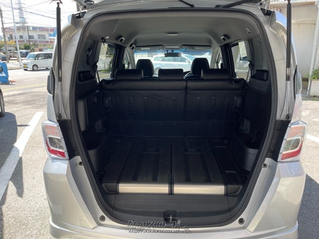 フリードスパイクハイブリッドといったらこの広いラゲッジスペースです。プラスチック素材をですので汚れたものや濡れた物をドカドカ積んでも大丈夫です。掃除もしやすくアウトドア向きだと思います。 ホンダ フリードスパイクハイブリッド