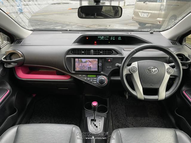 ホールド性と快適性を兼ね備え、シートリフター付きの運転席シート トヨタ アクア