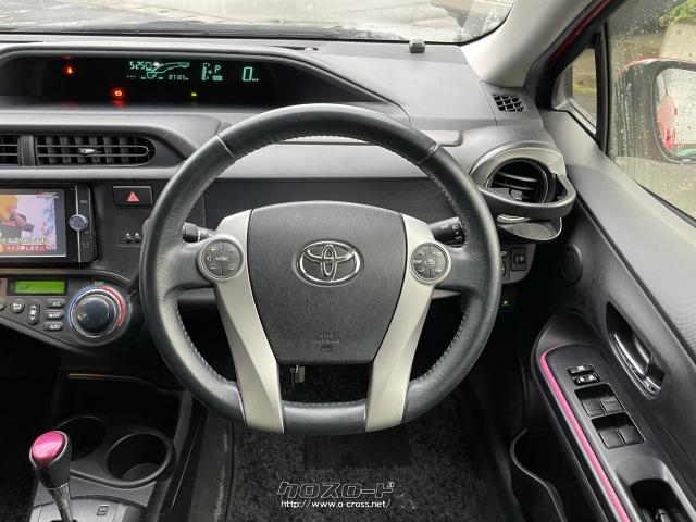 足元は広く、ハンドル廻りはシンプルで使い易い造りに。 トヨタ アクア