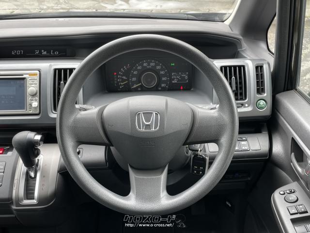 エンジンは2L直列4気筒DOHC i-VTEC(150馬力)を搭載し、トルクコンバーター付CVTまたは5速ATが組み合わされる。 ホンダ ステップワゴン