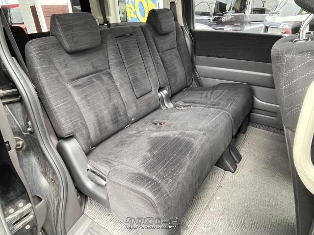 チップアップ可能な2列目シート!大人の方が3名乗られても窮屈さを感じないです! ホンダ ステップワゴン