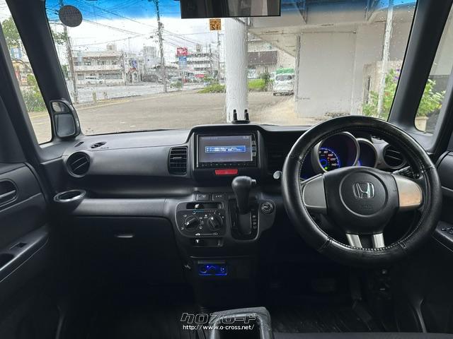 黒を基調とした内装で落ち着いた雰囲気です。 ホンダ N-BOX