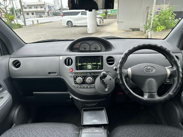 オートエアコン(外気温度表示機能付)やアームレスト(運転席・助手席)を採用し、快適装備を充実させた トヨタ シエンタ