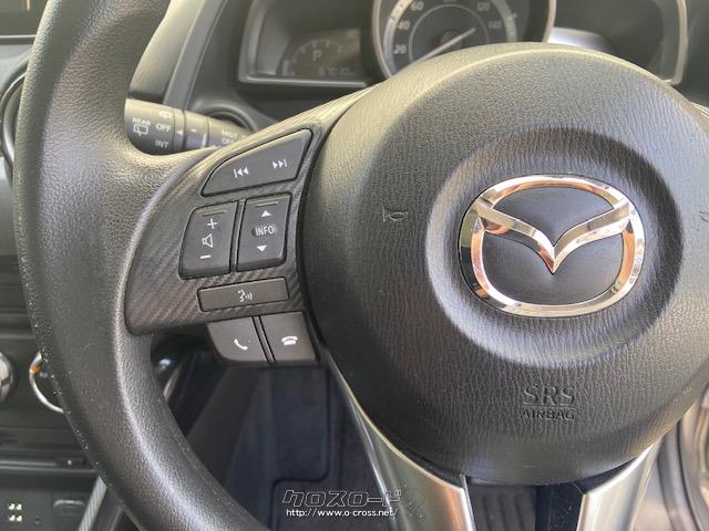 運転中でも音量調節やチャンネル切り替えができるステアリングスイッチ付き マツダ デミオ