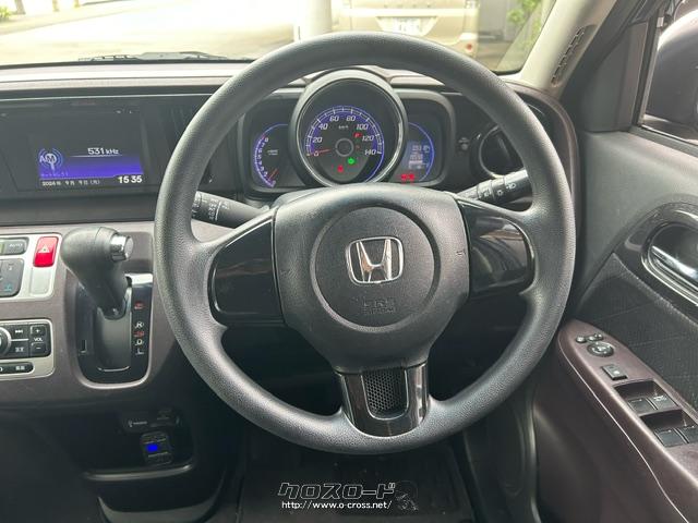 黒を基調とした内装で落ち着いた雰囲気です。 ホンダ N-ONE