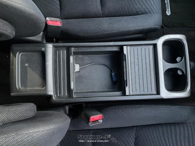 前席中央に物置スペースがあり、倒すこともできるので便利です。 ホンダ オデッセイ