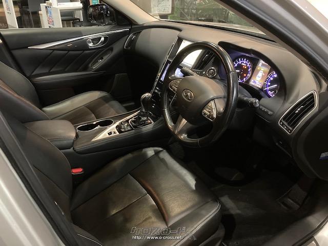 前席にはパワーシートを採用しており、自分に合った姿勢での運転が可能。 日産 スカイライン