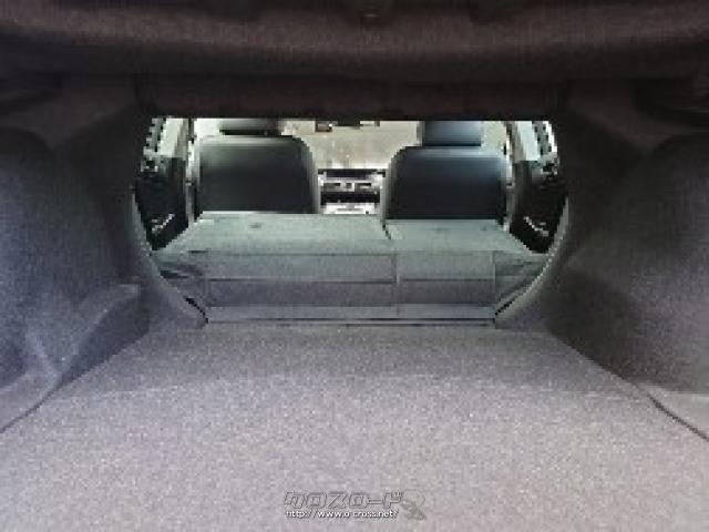 セカンドシートを倒せば長いものを載せることも可能 レクサス IS