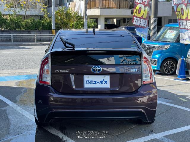 リアガラスにはスモークフィルムが張られておりクールな印象に! トヨタ プリウス