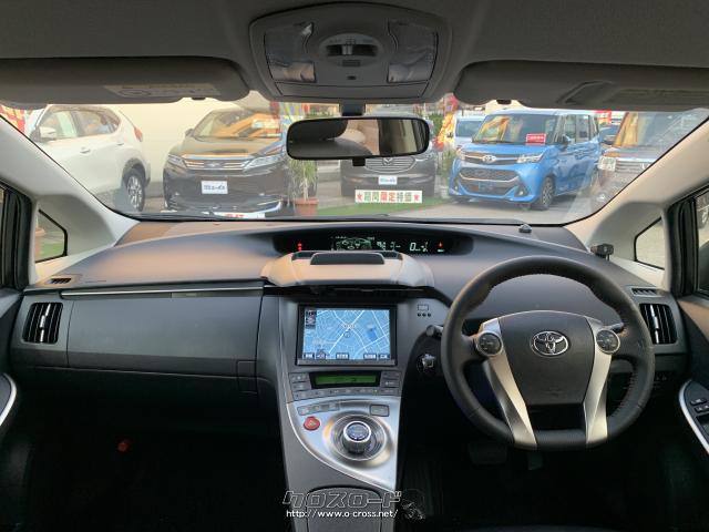 車内は黒をベースにシルバーの装飾が施されており、落ち着いた雰囲気になっています。 トヨタ プリウス