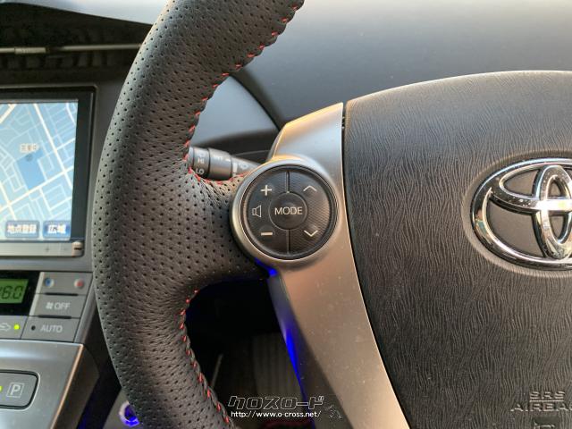 ステアリング左側にはオーディオ操作スイッチが配置されています。 トヨタ プリウス