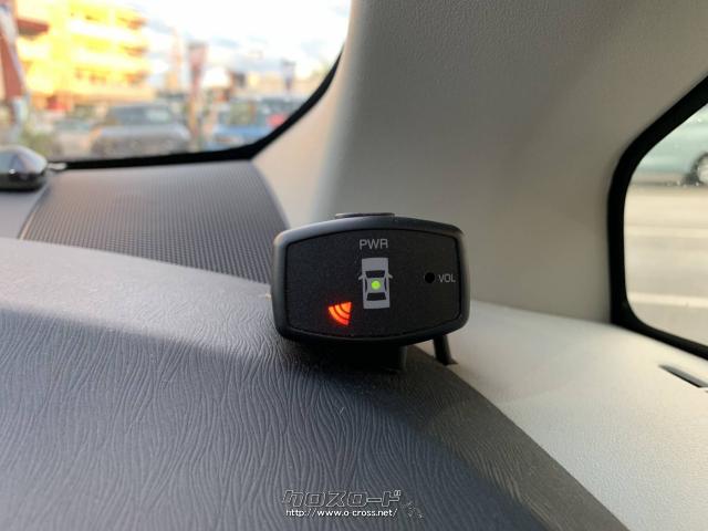 前後クリアランスソナー付きで、障害物が近づくと警告音で知らせてくれます。 トヨタ プリウス