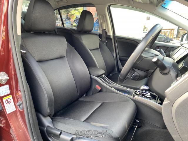 大開口で乗り降りしやすい運転席ドア。またフロント2席はシートヒーター付きで快適装備もバッチリ! ホンダ グレイス