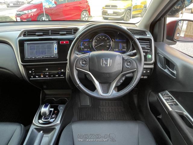 運転席はコンパクトカーという事を思わせない程の高級感です。この乗り心地を1度ご体感ください。 ホンダ グレイス