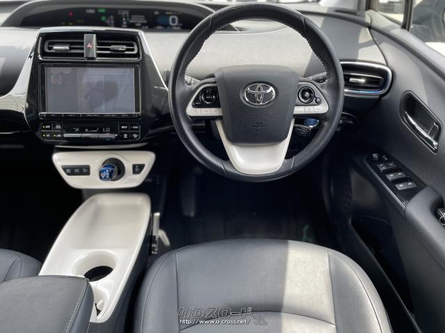 先代モデルよりもオシャレになったプリウス(Prius)。落ち着きと上品さで十分に満足できる内装。 トヨタ プリウス