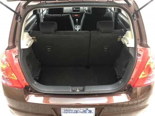 深さのあるラゲージは植木鉢も載せれちゃいます。 スズキ スイフト