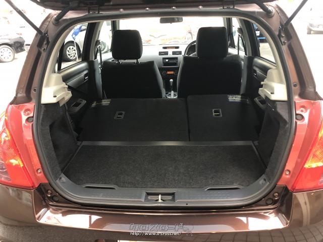 リアシートを倒せば広々ラゲージスペースになります。 スズキ スイフト