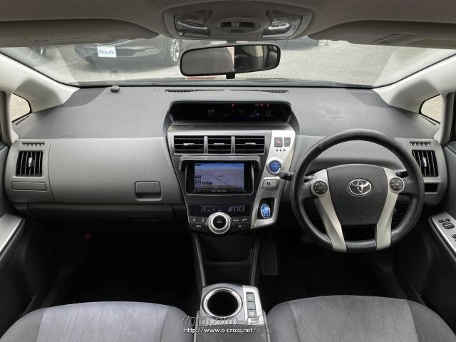 足元広々1列目!また運転席と助手席も独立式なので圧迫感無くドライブをお楽しみ頂けます。 トヨタ プリウスα