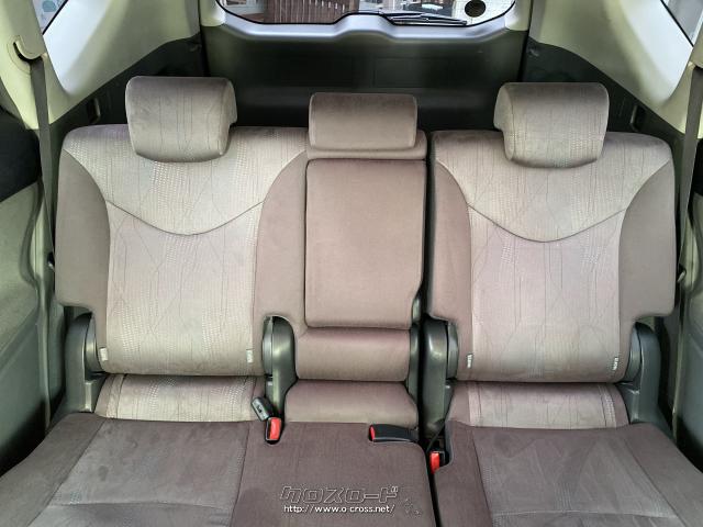 リヤシートはリクライニング機能付き。長距離ドライブでも疲れにくいですよ。 トヨタ プリウスα