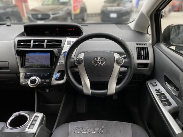 収まりの良いシートはまさにコクピットを思わせる空間。 トヨタ プリウスα