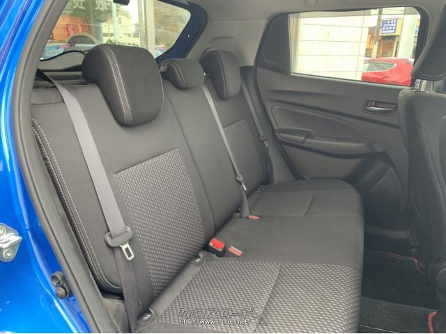 後部座席は足元、頭上ともにスペースを確保しております。 スズキ スイフト