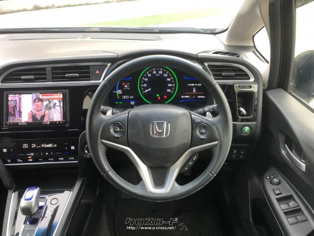 ダッシュボードの中央には、ドライバーを包み込むように広がる先進的なクリスタルブラックパネルを配置。 ホンダ シャトル